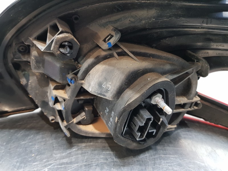 Recambio de piloto trasero izquierdo para peugeot 208 bluehdi referencia OEM IAM 9810343080  