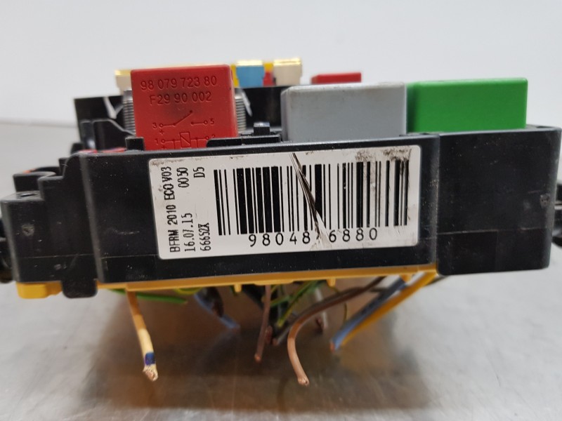 Recambio de caja reles / fusibles para peugeot 208 bluehdi referencia OEM IAM 9804846880  