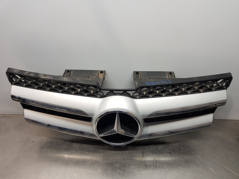Recambio de rejilla delantera para mercedes clase glk (w204) glk 4matic referencia OEM IAM A2048802983  