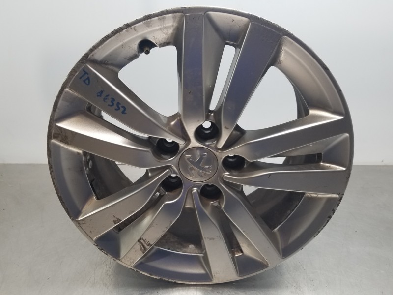Recambio de llanta para peugeot 308 active referencia OEM IAM 9677989577  