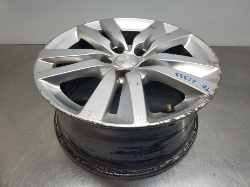 Recambio de llanta para peugeot 308 active referencia OEM IAM 9677989577  