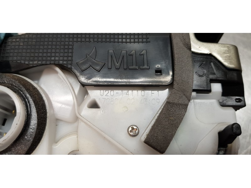 Recambio de cerradura puerta trasera derecha para toyota yaris hybrid active referencia OEM IAM 690500D310  