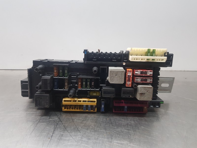 Recambio de caja reles / fusibles para mercedes clase glk (w204) glk 4matic referencia OEM IAM 2049004203 5DK011022 