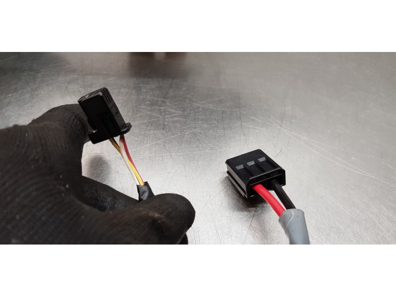 Recambio de columna direccion para toyota yaris hybrid active referencia OEM IAM 4520A0D061  