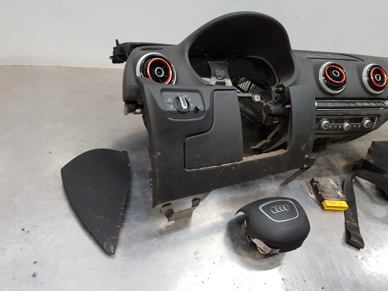 Recambio de kit airbag para audi a3 (8v) attracted referencia OEM IAM 8V1857001H 8V3857705D 8V3857706D