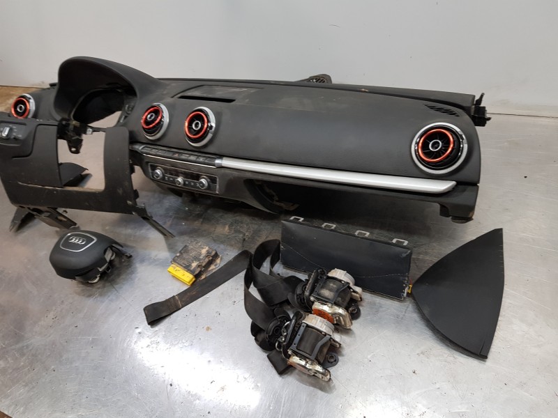 Recambio de kit airbag para audi a3 (8v) attracted referencia OEM IAM 8V1857001H 8V3857705D 8V3857706D