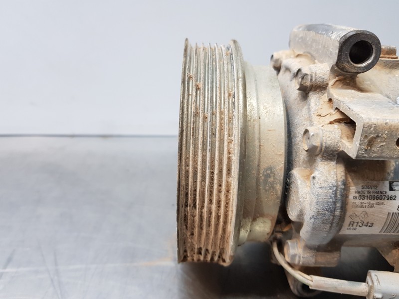 Recambio de compresor aire acondicionado para renault kangoo dynamique referencia OEM IAM 8200953359B  