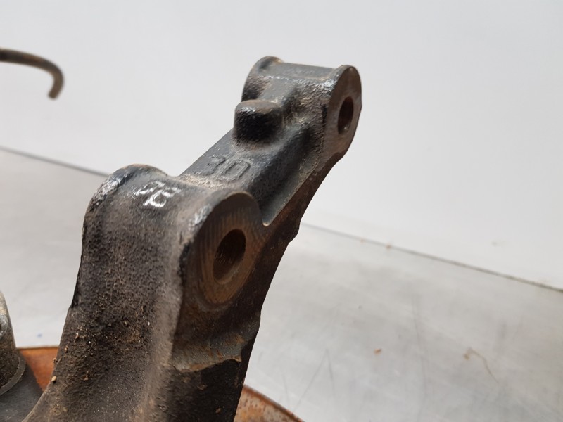 Recambio de mangueta delantera derecha para renault kangoo dynamique referencia OEM IAM 8200755590  