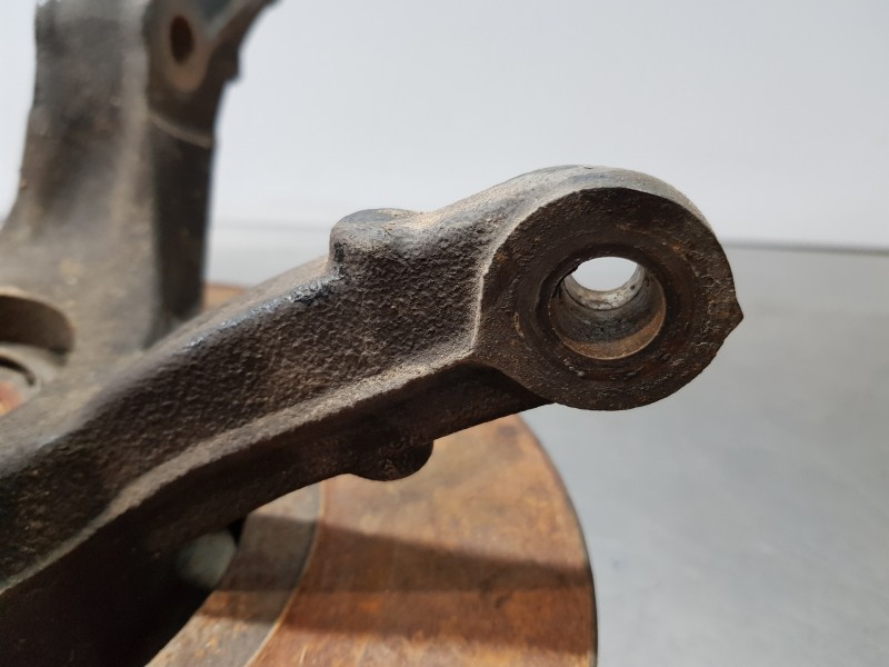 Recambio de mangueta delantera derecha para renault kangoo dynamique referencia OEM IAM 8200755590  