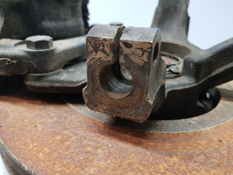 Recambio de mangueta delantera derecha para renault kangoo dynamique referencia OEM IAM 8200755590  