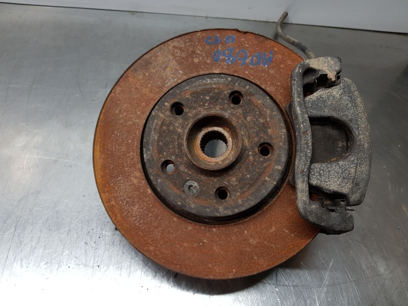 Recambio de mangueta delantera derecha para renault kangoo dynamique referencia OEM IAM 8200755590  