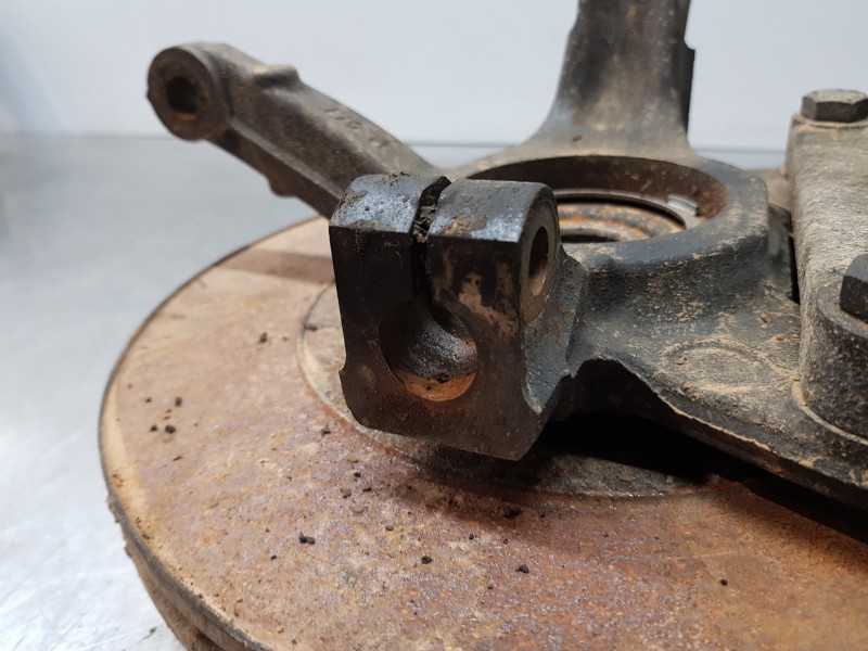 Recambio de mangueta delantera izquierda para renault kangoo dynamique referencia OEM IAM 8200755585  