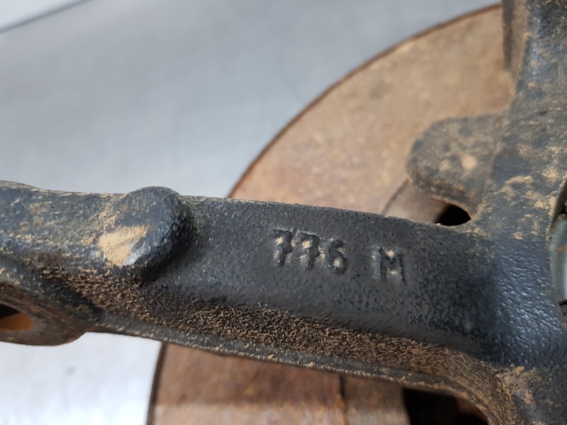 Recambio de mangueta delantera izquierda para renault kangoo dynamique referencia OEM IAM 8200755585  