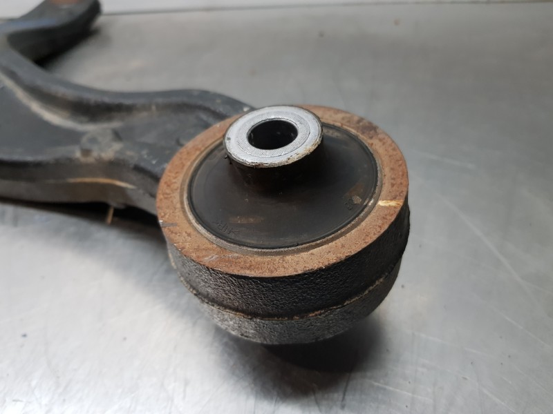 Recambio de brazo suspension inferior delantero derecho para renault master iii furgón referencia OEM IAM 8200688875  