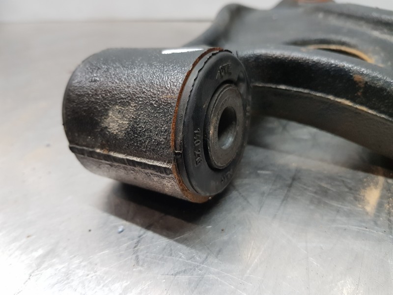 Recambio de brazo suspension inferior delantero derecho para renault master iii furgón referencia OEM IAM 8200688875  