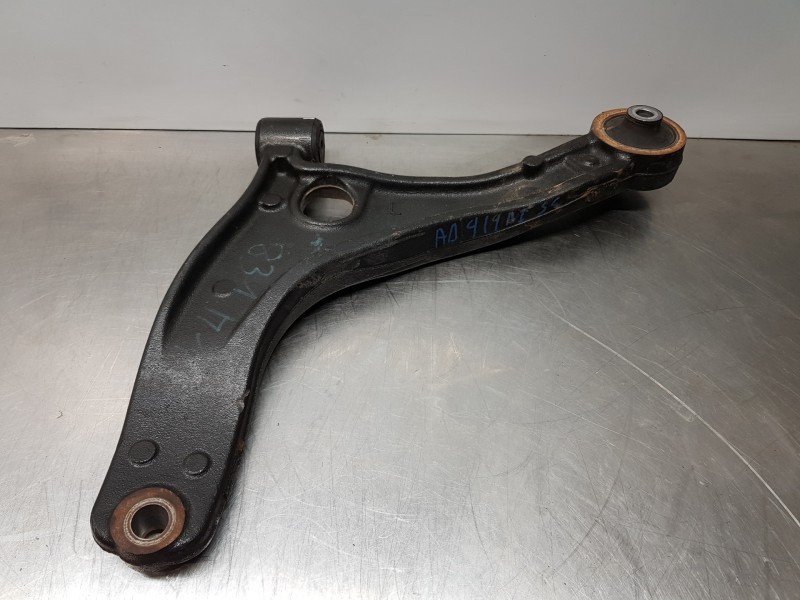 Recambio de brazo suspension inferior delantero izquierdo para renault master iii furgón referencia OEM IAM 8200688871  