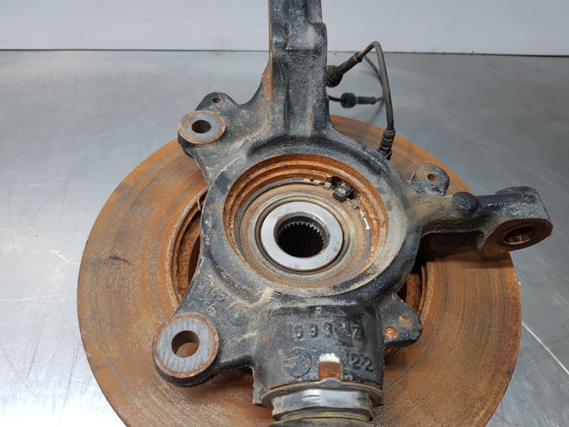 Recambio de mangueta delantera derecha para renault master iii furgón referencia OEM IAM 400103826R 400148957R 