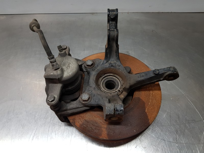 Recambio de mangueta delantera derecha para renault kangoo combi referencia OEM IAM 8200755588  