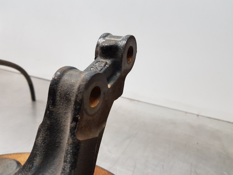 Recambio de mangueta delantera derecha para renault kangoo combi referencia OEM IAM 8200755588  