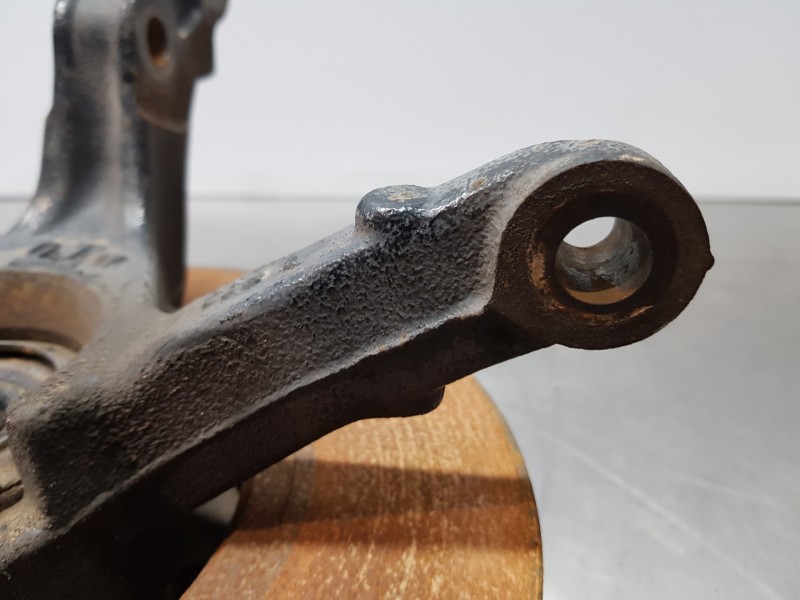 Recambio de mangueta delantera derecha para renault kangoo combi referencia OEM IAM 8200755588  