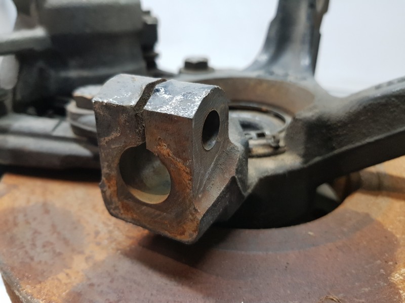 Recambio de mangueta delantera derecha para renault kangoo combi referencia OEM IAM 8200755588  