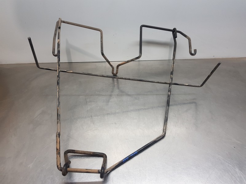 Recambio de soporte rueda repuesto para renault kangoo combi referencia OEM IAM 8200428486  