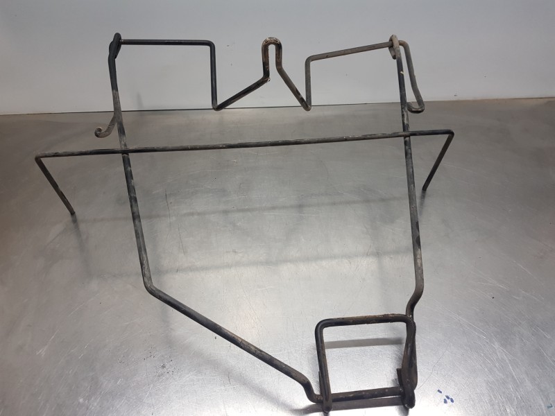 Recambio de soporte rueda repuesto para renault kangoo combi referencia OEM IAM 8200428486  