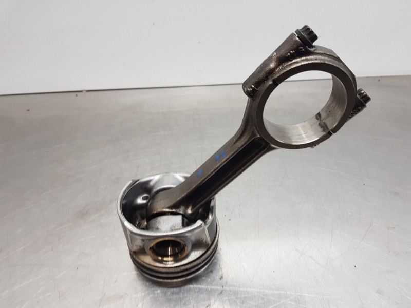 Recambio de biela para audi q5 (fyb) quattro referencia OEM IAM 04L105401A  