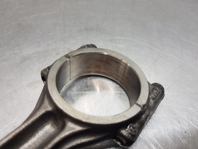 Recambio de biela para audi q5 (fyb) quattro referencia OEM IAM 04L105401A  