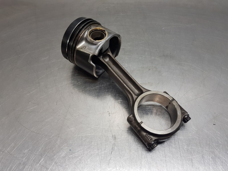 Recambio de biela para audi q5 (fyb) quattro referencia OEM IAM 04L105401A  