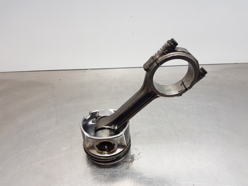 Recambio de biela para audi q5 (fyb) quattro referencia OEM IAM 04L105401A  