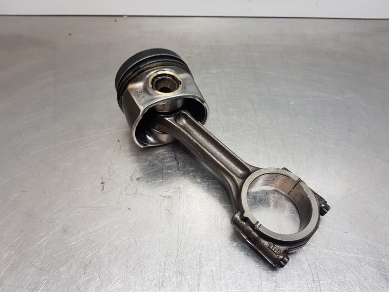 Recambio de biela para audi q5 (fyb) quattro referencia OEM IAM 04L105401A  