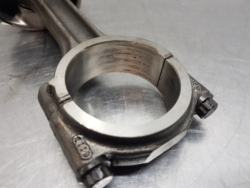 Recambio de biela para audi q5 (fyb) quattro referencia OEM IAM 04L105401A  