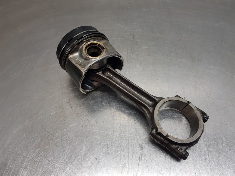 Recambio de biela para audi q5 (fyb) quattro referencia OEM IAM 04L105401A  