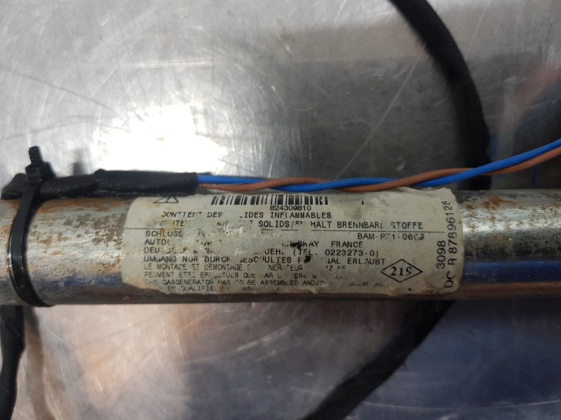 Recambio de pretensor airbag derecho para renault kangoo combi referencia OEM IAM 878961288R  