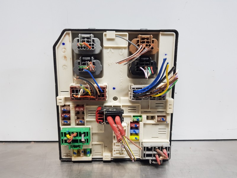 Recambio de caja reles / fusibles para renault master iii furgón referencia OEM IAM 284B73110R  