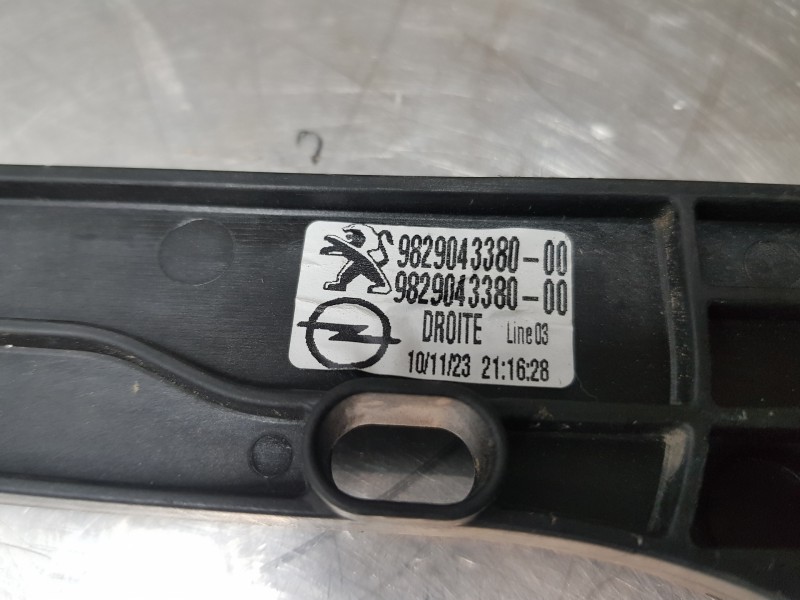Recambio de elevalunas delantero derecho para opel corsa f elegance referencia OEM IAM 9829043380  