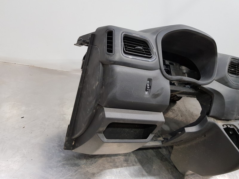 Recambio de salpicadero para renault master iii furgón referencia OEM IAM 670004699R  