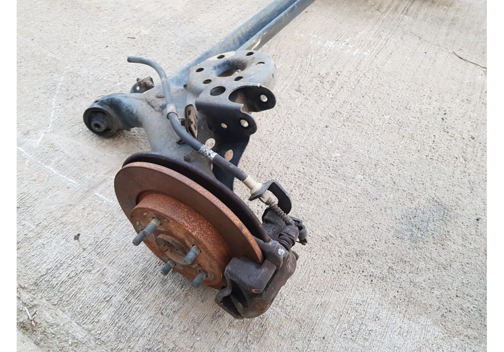 Recambio de puente trasero para toyota auris active referencia OEM IAM 4210102260   Recambio de puente trasero para toyota auris active referencia OEM IAM 4210102260