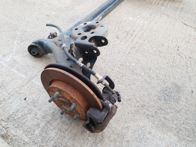 Recambio de puente trasero para toyota auris active referencia OEM IAM 4210102260   Recambio de puente trasero para toyota auris active referencia OEM IAM 4210102260