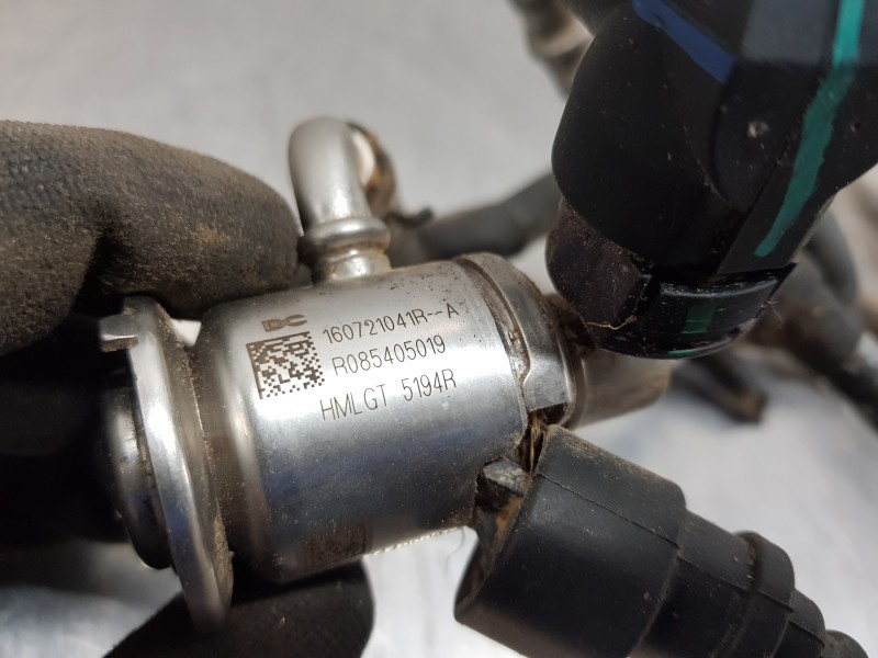 Recambio de inyector para renault master iii furgón referencia OEM IAM 160721041R  