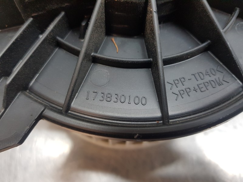 Recambio de motor calefaccion para renault master iii furgón referencia OEM IAM 7701068976 173830100 