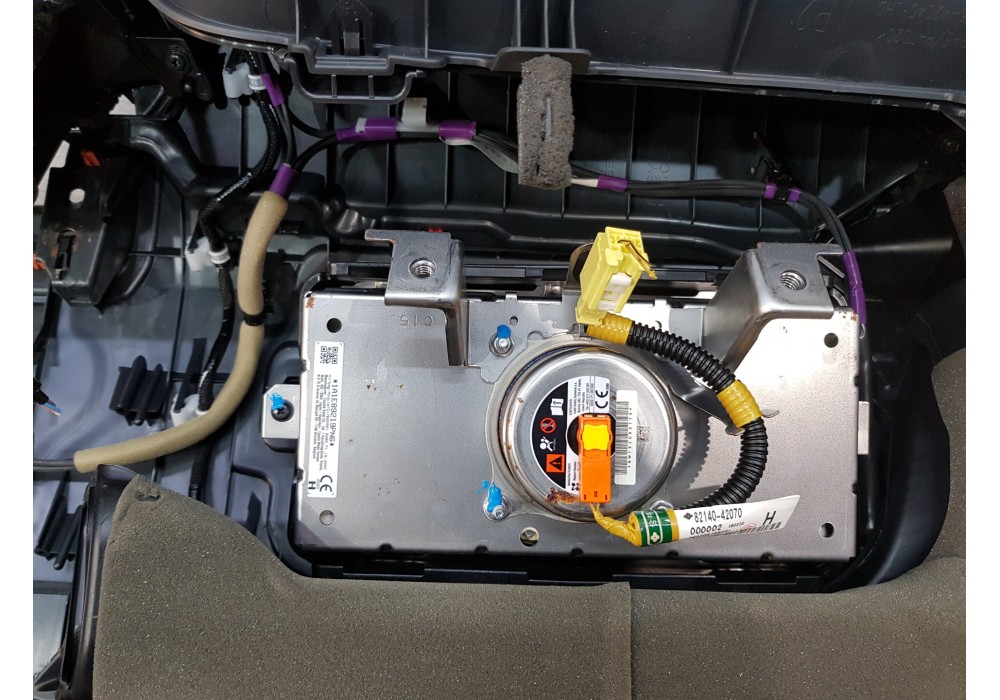 Recambio de kit airbag para toyota rav 4 hybrid referencia OEM IAM 7396042110 8917042A60  Recambio de kit airbag para toyota rav 4 hybrid referencia OEM IAM 7396042110 8917042A60