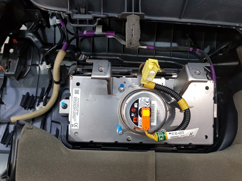 Recambio de kit airbag para toyota rav 4 hybrid referencia OEM IAM 7396042110 8917042A60  Recambio de kit airbag para toyota rav 4 hybrid referencia OEM IAM 7396042110 8917042A60