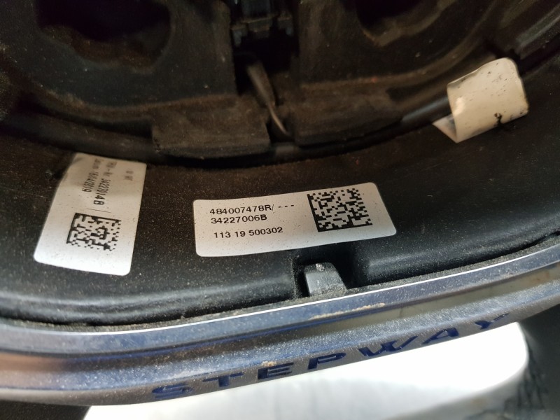 Recambio de volante para dacia sandero stepwey referencia OEM IAM 484007478R  
