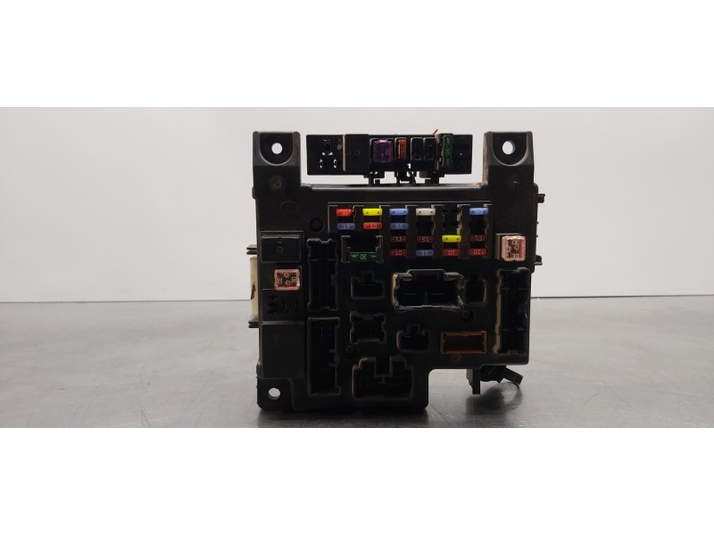 Recambio de caja reles / fusibles para mitsubishi outlander (cw0) challenge 4wd referencia OEM IAM 8637A322  