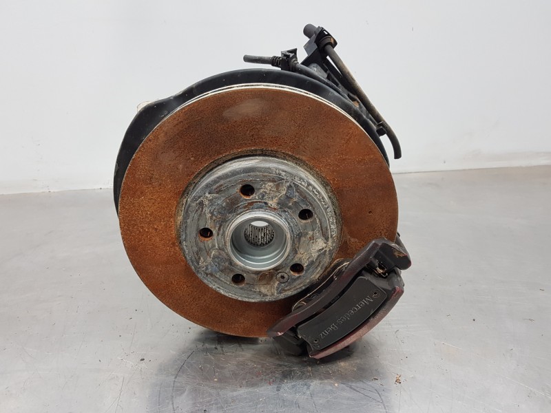 Recambio de mangueta delantera derecha para mercedes clase a (w177) 200 d referencia OEM IAM A2473320800  