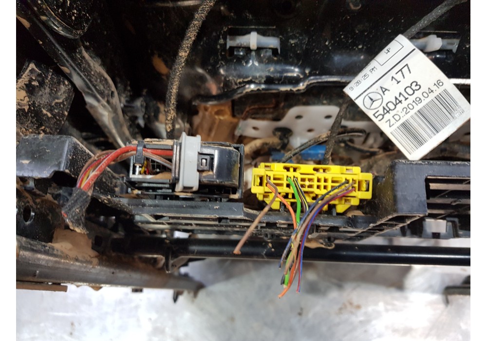 Recambio de asiento delantero derecho para mercedes clase a (w177) 200 d referencia OEM IAM A0009103312 A1779102403 A17791024039