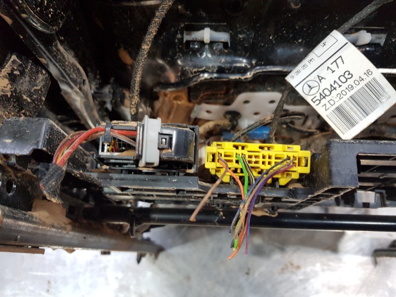 Recambio de asiento delantero derecho para mercedes clase a (w177) 200 d referencia OEM IAM A0009103312 A1779102403 A17791024039