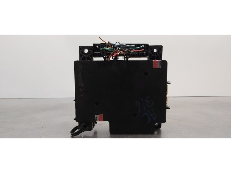 Recambio de caja reles / fusibles para mitsubishi outlander (cw0) challenge 4wd referencia OEM IAM 8637A322  